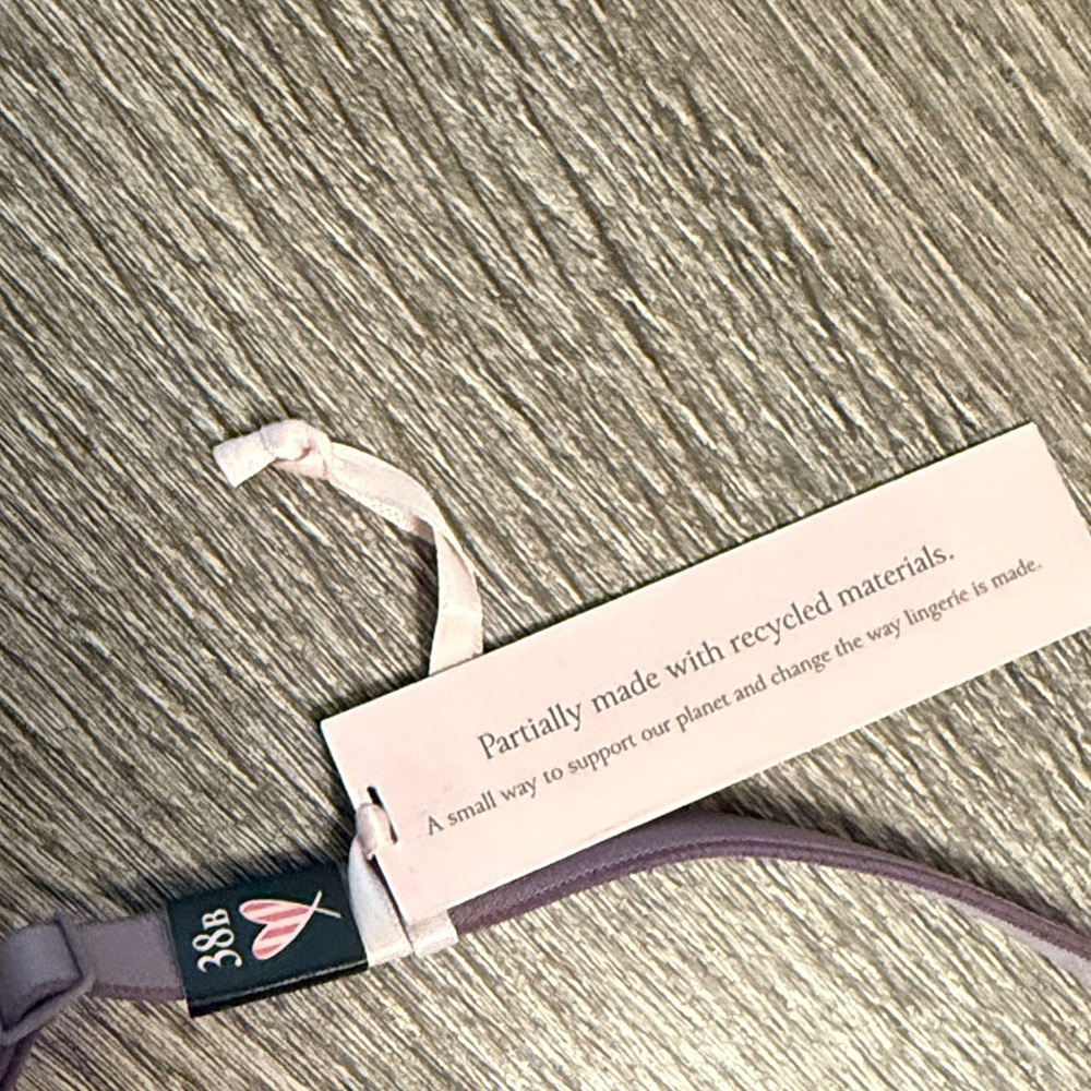 Victoria's Secret Lilac Underwire Bra - Picture 6 of 6